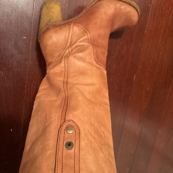 Ugg leather boots warm liking rubber sole with tread size - Picture 1 of 9